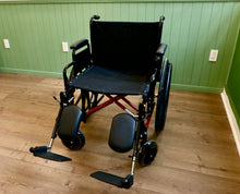 silla de ruedas color negra para personas con sobrepeso