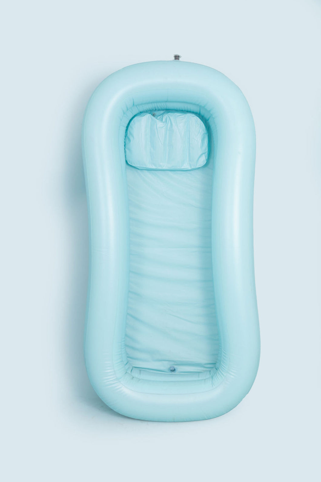 bañera inflable azul, vista frontal