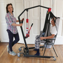 Sienta a tu ser querido en una silla o sillón fácil sin hacer esfuerzos