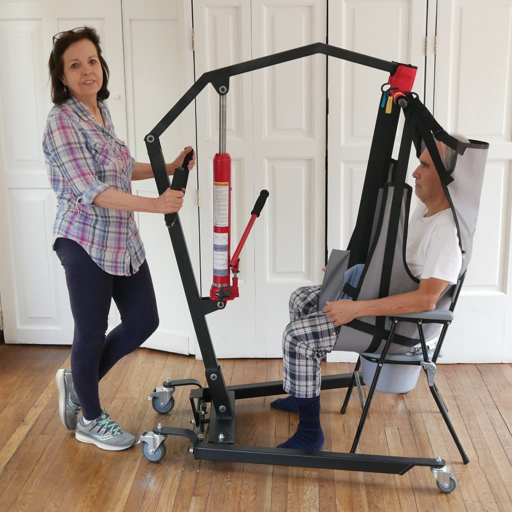 Sienta a tu ser querido en una silla o sillón fácil sin hacer esfuerzos