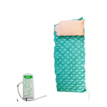 Colchón de presión alterna color verde con almohada y compresor.
