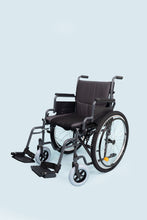 silla de ruedas todo terreno color gris