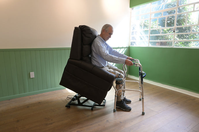 sillón ortopédico reclinable en posición inclinada para que el paciente se ponga de pie