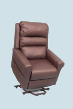 sillón ortopédico relcinable en posición para ponerse de pie. 